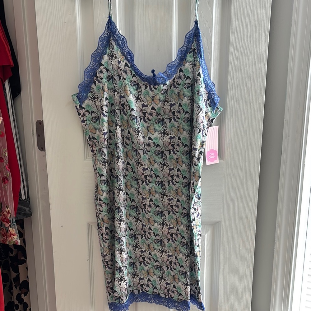 Cozy Casual Blue Chemise with Lace Trim
